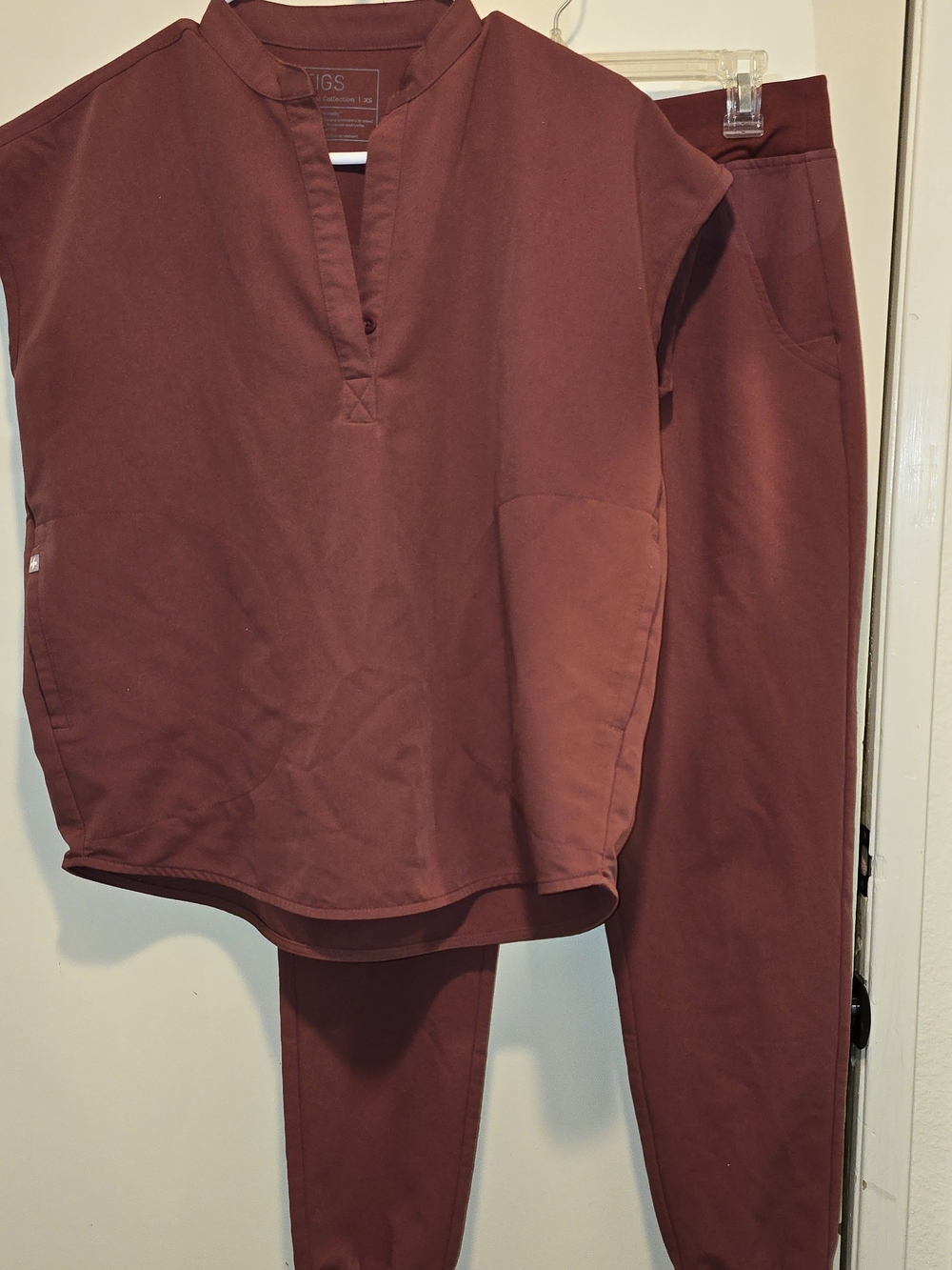 FIGS Women's Dark Mauve Two-Piece Tunic & Jogger Set